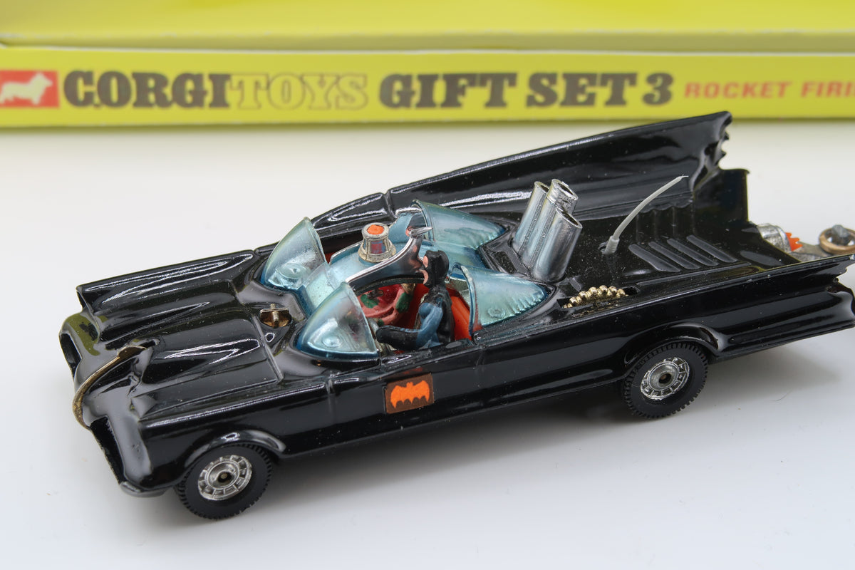 Corgi Toys Gift Set 3 Batmobile & Batboat 1:43