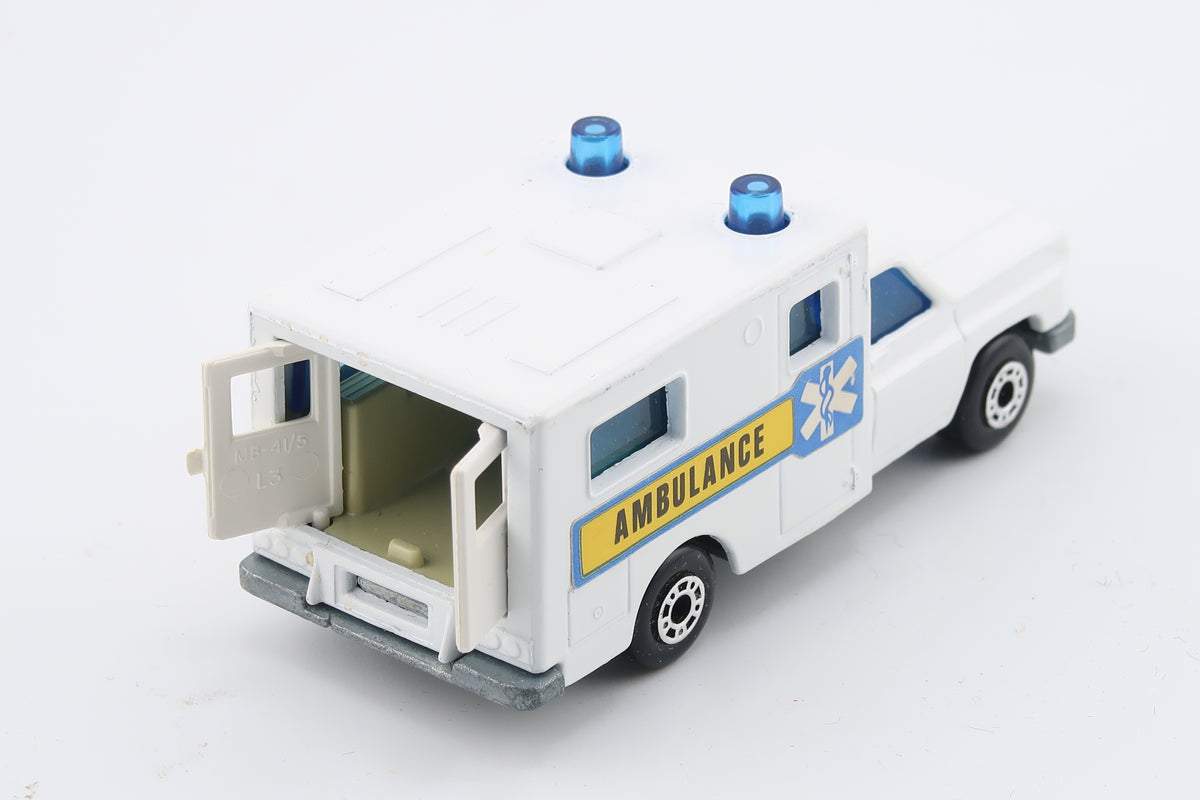 MATCHBOX NEW 41 - AMBULANCE - 1977 - OVP