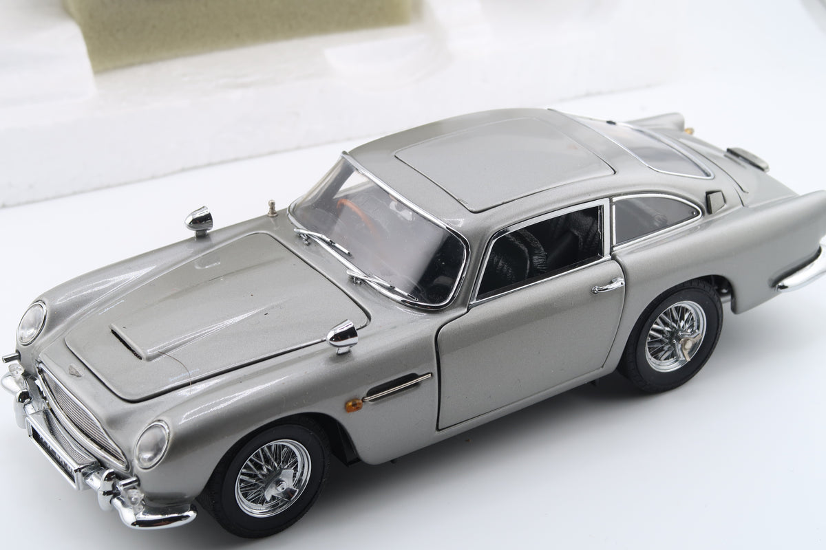 DANBURY MINT - ASTON MARTIN DB5 - JAMES BOND - 1:24 - OVP