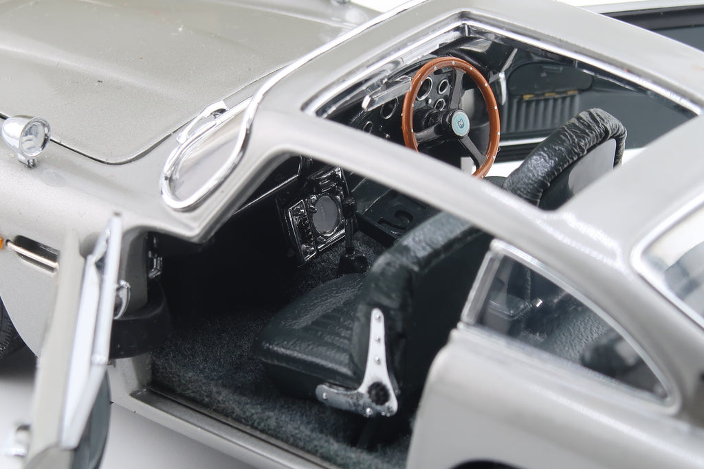 DANBURY MINT - ASTON MARTIN DB5 - JAMES BOND - 1:24 - OVP