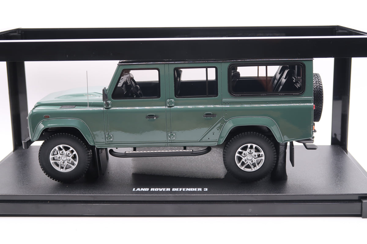 GT SPIRIT - LAND ROVER DEFENDER 3  - 1:18 - GREEN - OVP