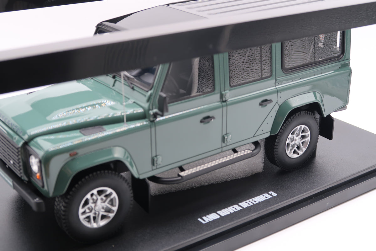 GT SPIRIT - LAND ROVER DEFENDER 3  - 1:18 - GREEN - OVP