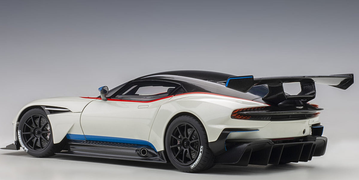 AUTOart ASTON MARTIN VULCAN - STRATUS WHITE WITH STRIPES