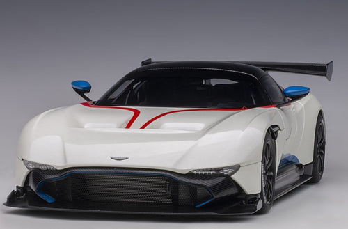AUTOart ASTON MARTIN VULCAN - STRATUS WHITE WITH STRIPES