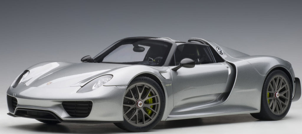 AUTOart PORSCHE 918 SPYDER MIT WEISSACH PACKAGE - 2013 - GT SILBERMETALLIC