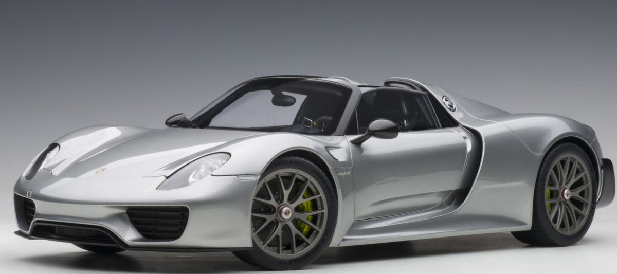 AUTOart PORSCHE 918 SPYDER MIT WEISSACH PACKAGE - 2013 - GT SILBERMETALLIC