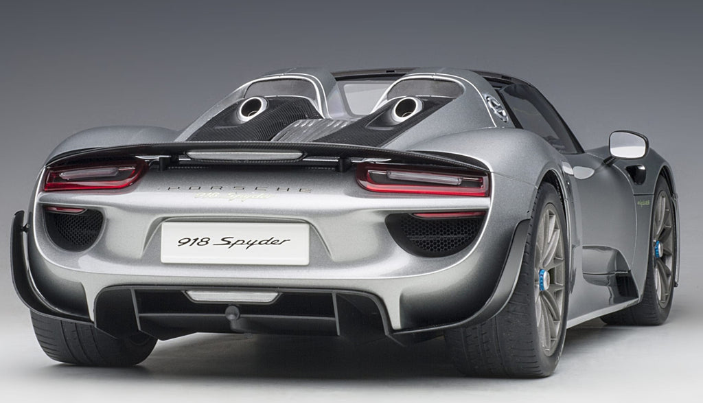 AUTOart PORSCHE 918 SPYDER MIT WEISSACH PACKAGE - 2013 - GT SILBERMETALLIC