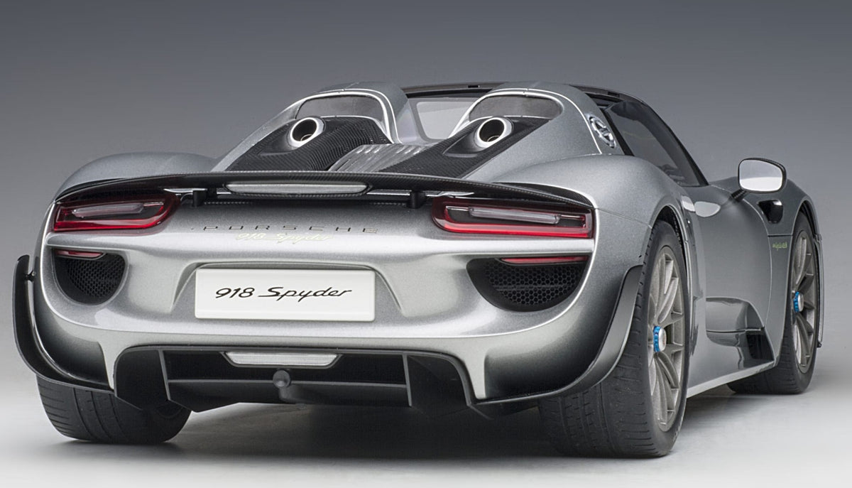 AUTOart PORSCHE 918 SPYDER MIT WEISSACH PACKAGE - 2013 - GT SILBERMETALLIC