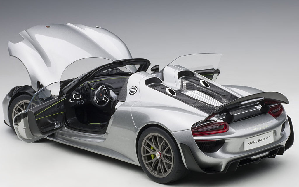 AUTOart PORSCHE 918 SPYDER MIT WEISSACH PACKAGE - 2013 - GT SILBERMETALLIC