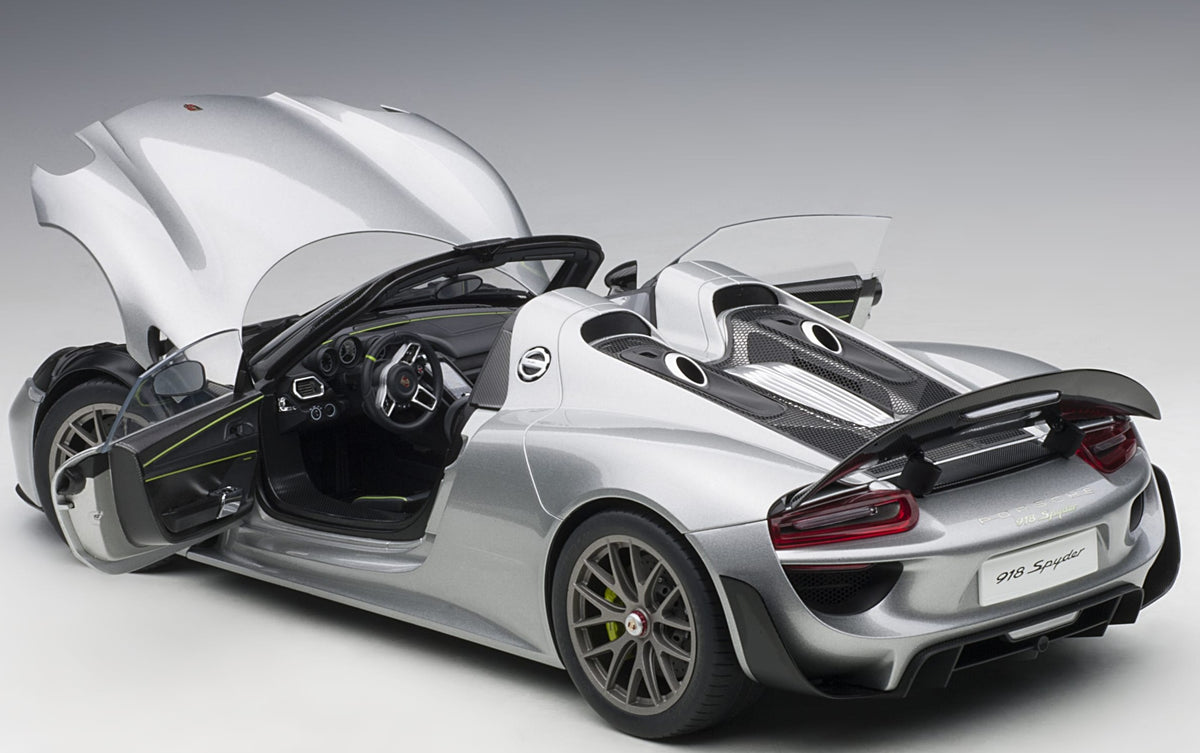 AUTOart PORSCHE 918 SPYDER MIT WEISSACH PACKAGE - 2013 - GT SILBERMETALLIC