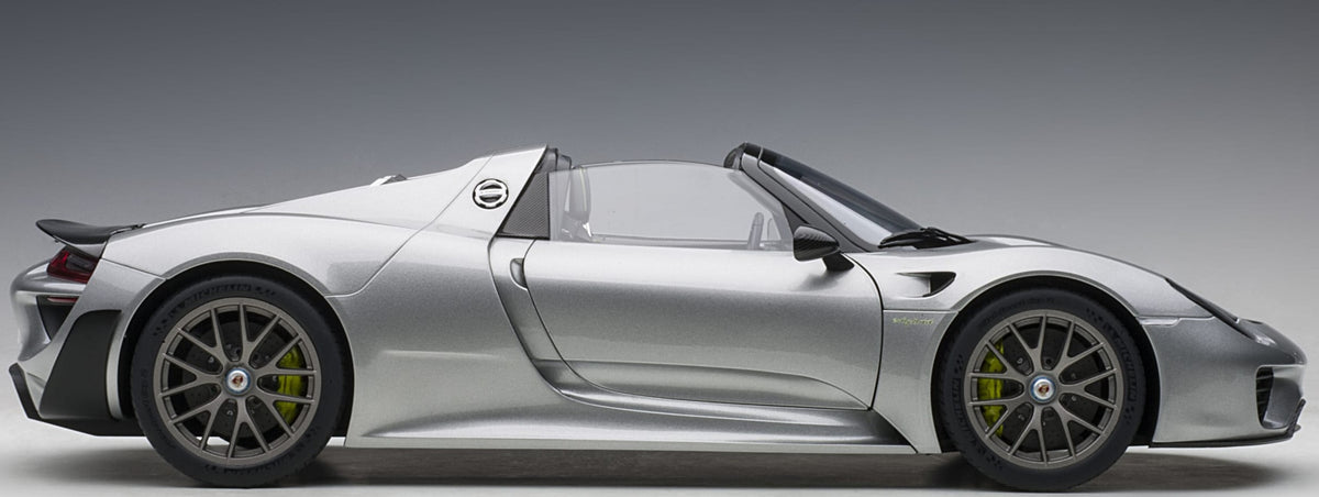 AUTOart PORSCHE 918 SPYDER MIT WEISSACH PACKAGE - 2013 - GT SILBERMETALLIC