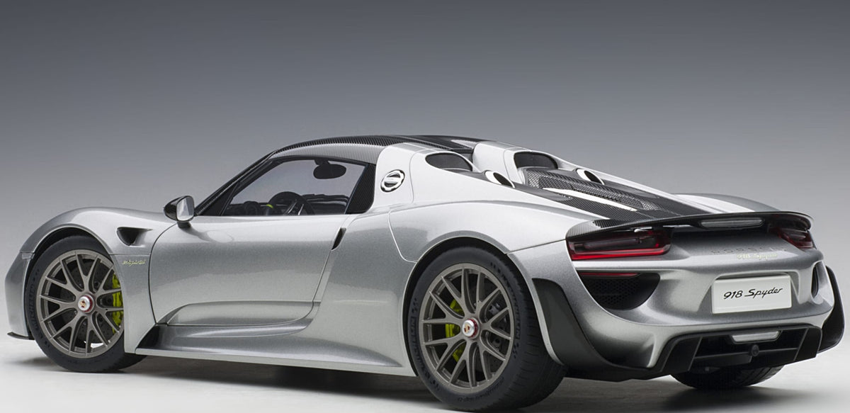 AUTOart PORSCHE 918 SPYDER MIT WEISSACH PACKAGE - 2013 - GT SILBERMETALLIC